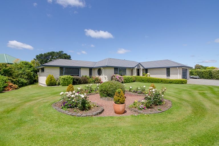 Photo of property in 10 Kenwyn Drive, Carterton, 5713