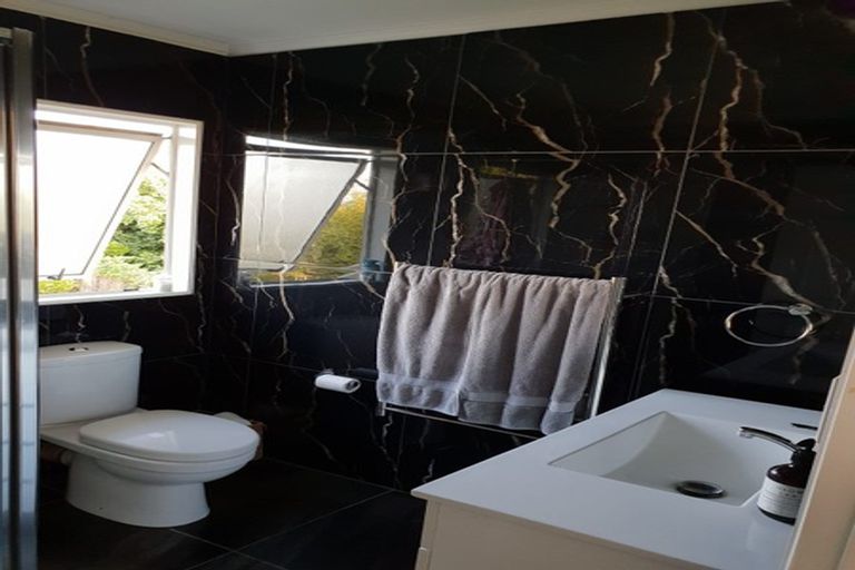 Photo of property in 1/61 Glenmore Road, Sunnyhills, Auckland, 2010