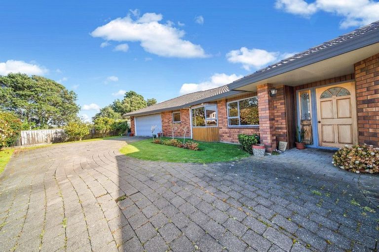 Photo of property in 10 Chatswood Grove, Fitzroy, New Plymouth, 4312