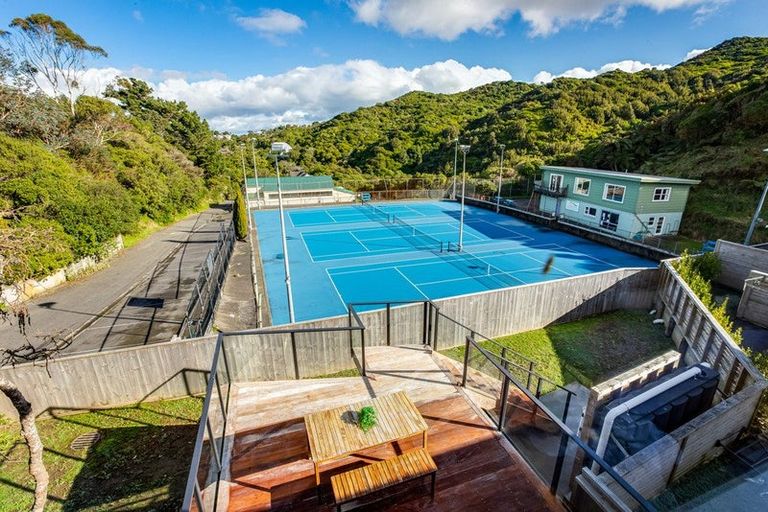Photo of property in 11a Barberry Grove, Maungaraki, Lower Hutt, 5010