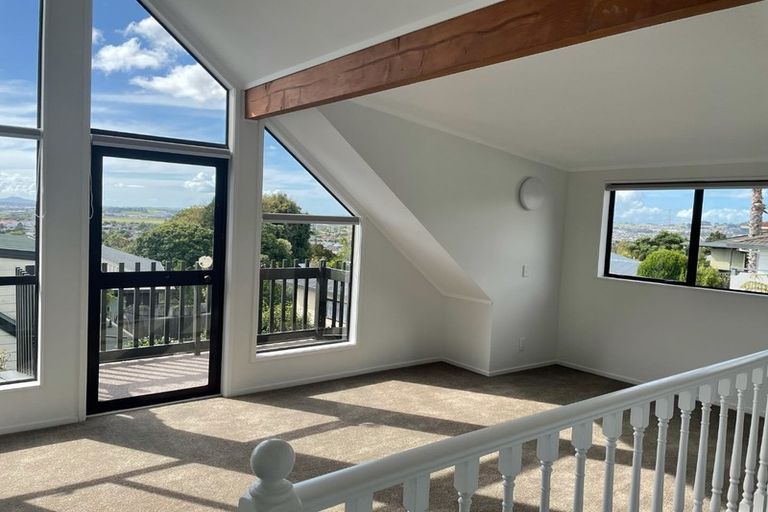 Photo of property in 2/14 Rakaia Rise, Clover Park, Auckland, 2019