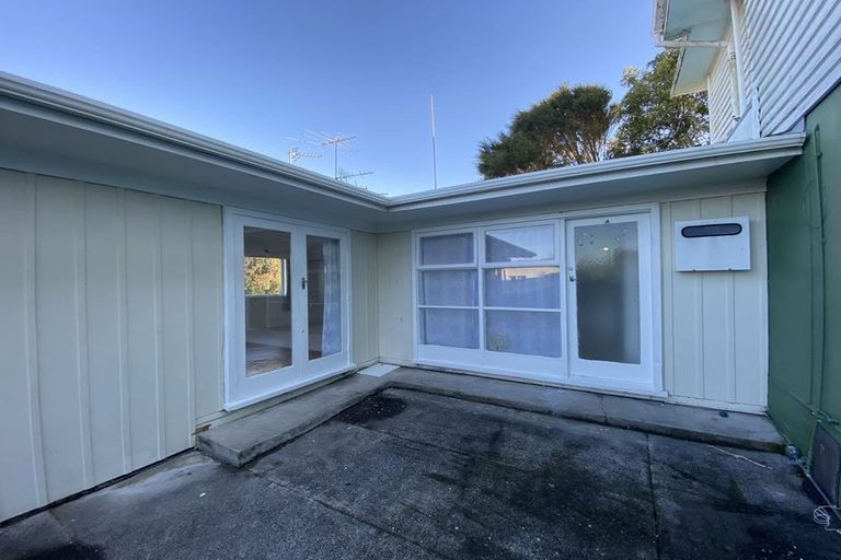 Photo of property in 4 Trojan Crescent, New Lynn, Auckland, 0600
