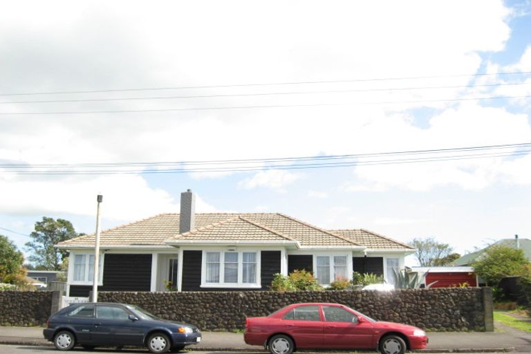 Photo of property in 28 Nobs Line, Strandon, New Plymouth, 4312