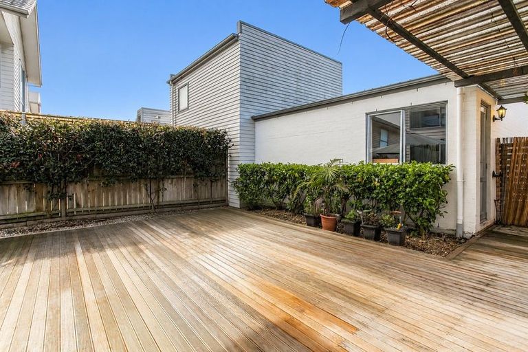 Photo of property in 21 Phar Lap Crescent, Takanini, 2112