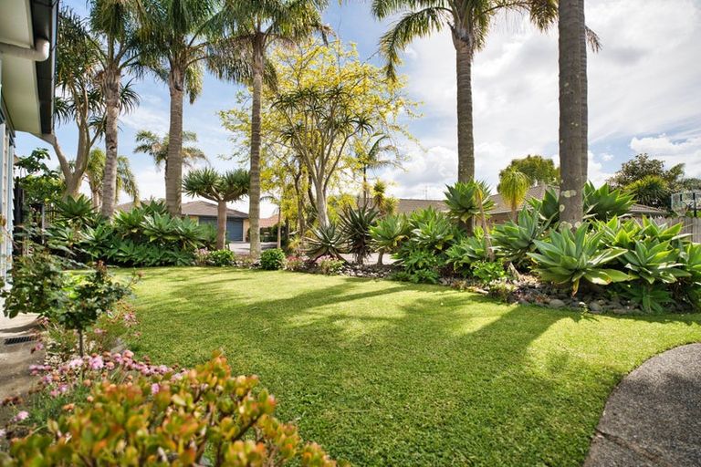 Photo of property in 76 Lothian Brae, Wattle Downs, Auckland, 2103