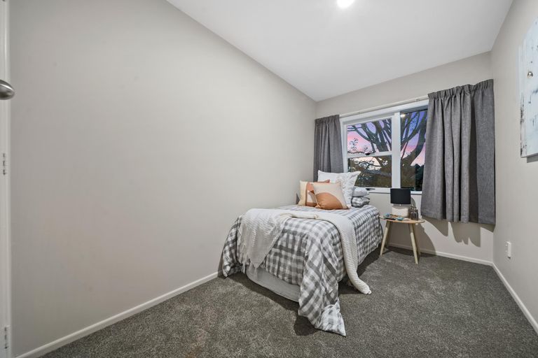 Photo of property in 6 Youngs Road, Papakura, 2110