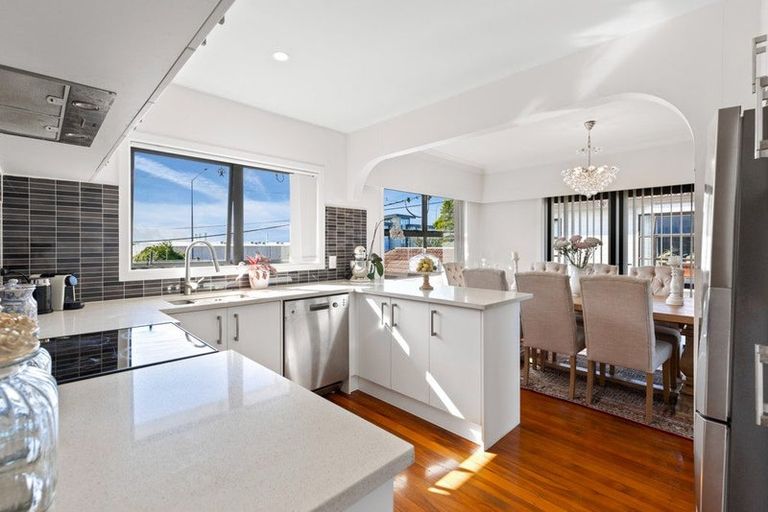 Photo of property in 213 Hobsonville Road, Hobsonville, Auckland, 0618