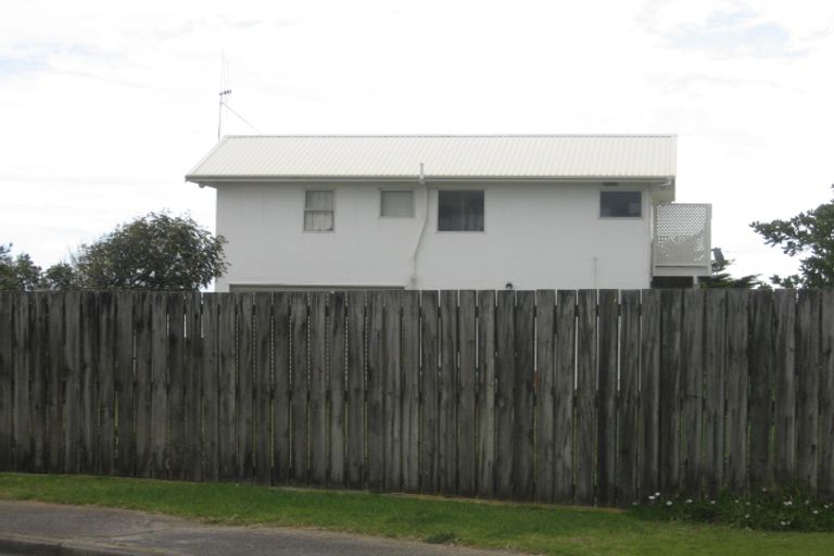 Photo of property in 5 Somerset Grove, Waitarere Beach, Levin, 5510