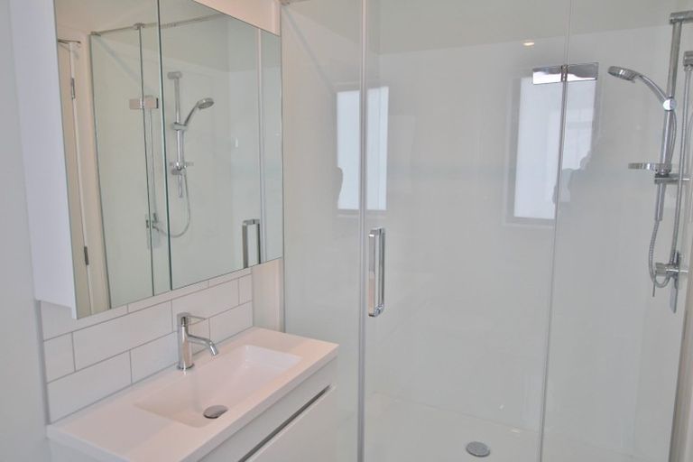 Photo of property in 3/35 Garadice Road, Rothesay Bay, Auckland, 0630