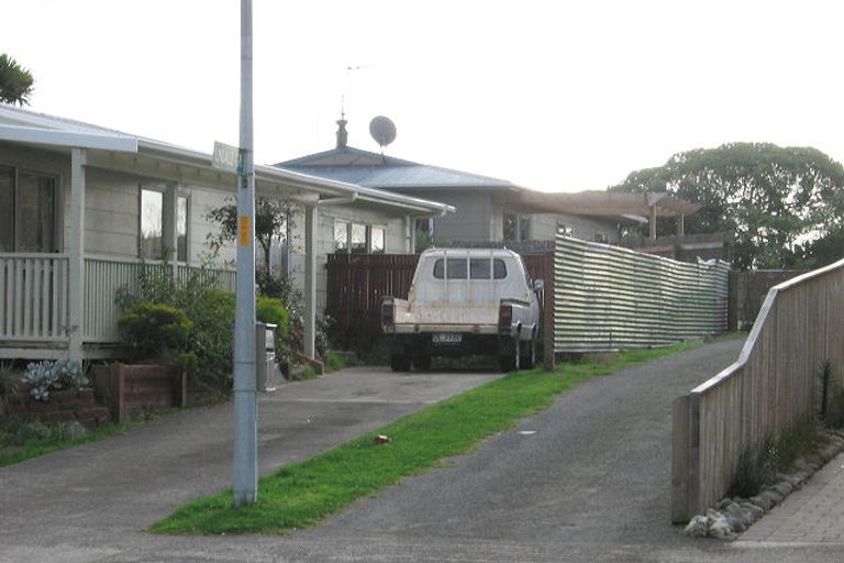 Photo of property in 57 Queens Road, Waikanae Beach, Waikanae, 5036