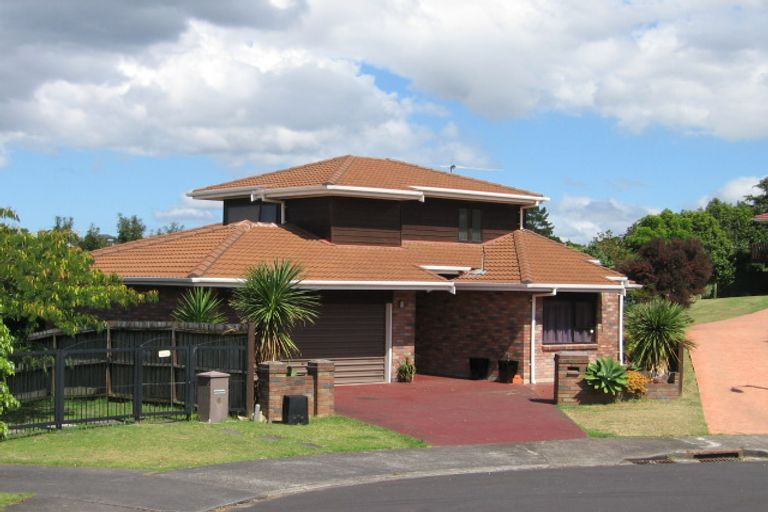 Photo of property in 8 Farr Road, West Harbour, Auckland, 0618