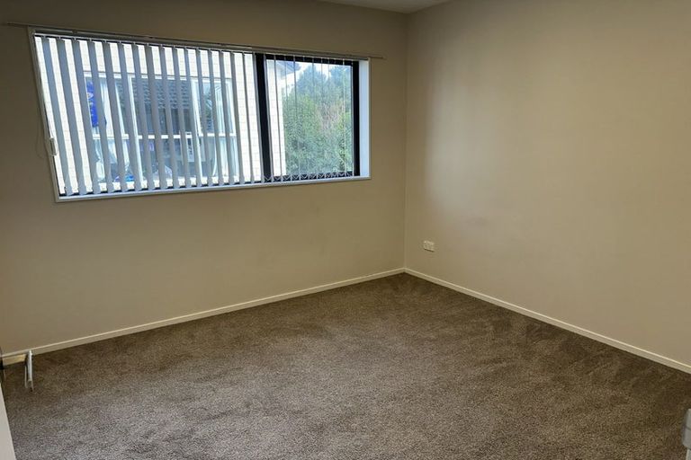 Photo of property in 3b Crystal Avenue, Glendene, Auckland, 0602
