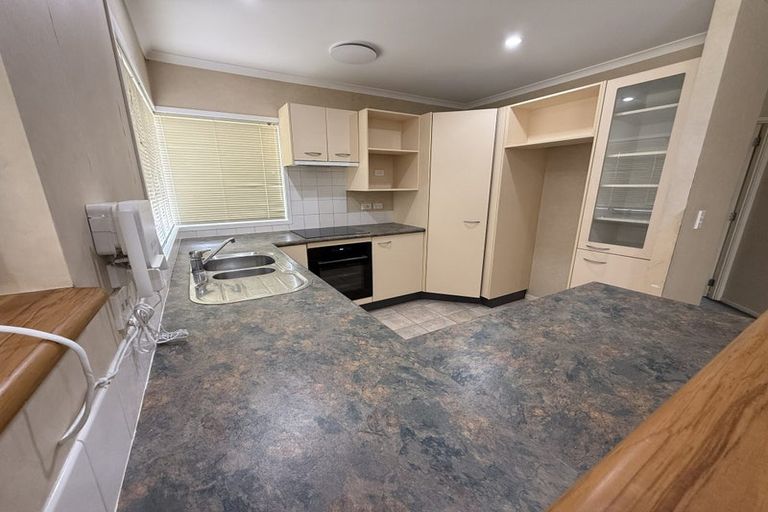 Photo of property in 70 Sheriff Place, Randwick Park, Auckland, 2105