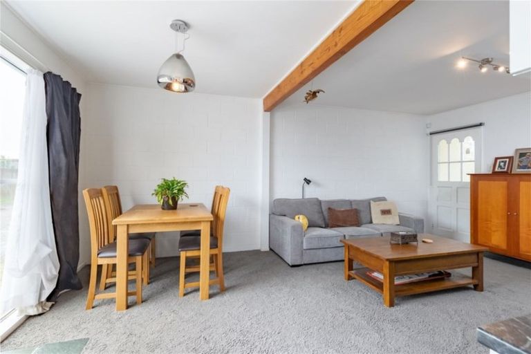 Photo of property in 2/19 Pirie Crescent, Moera, Lower Hutt, 5010