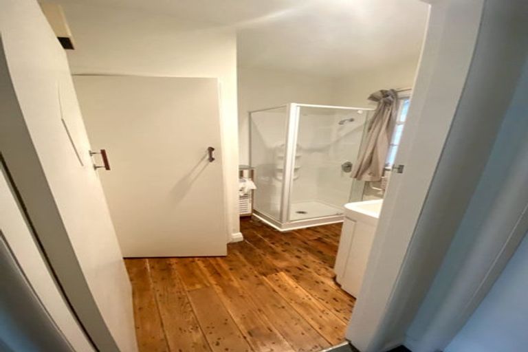 Photo of property in 182 Oriental Parade, Oriental Bay, Wellington, 6011