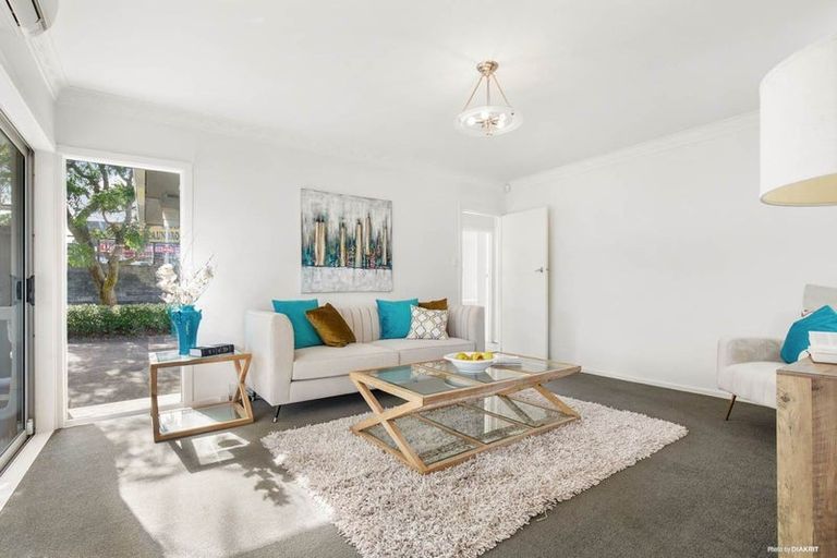 Photo of property in 544 Glenfield Road, Glenfield, Auckland, 0629