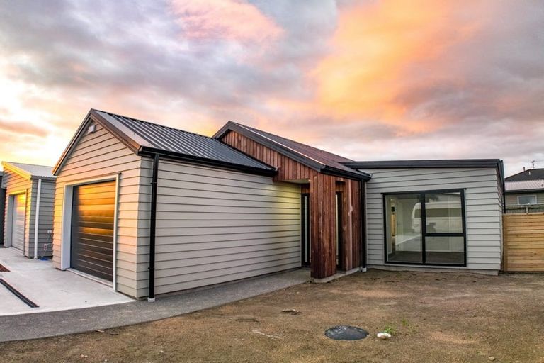 Photo of property in 8 Koru Loop, Paraparaumu, 5032