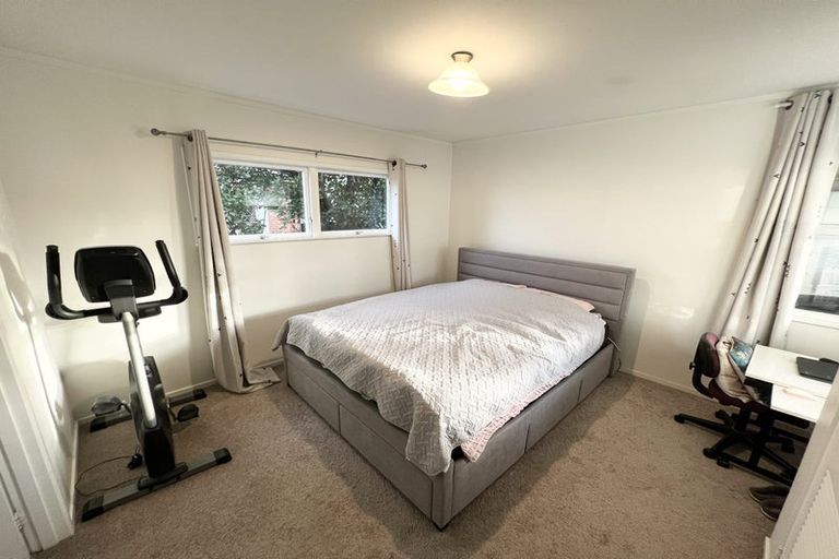 Photo of property in 165 Forrest Hill Road, Forrest Hill, Auckland, 0620