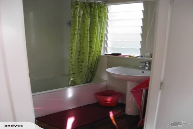 Photo of property in 5 Don Croot Street, Morningside, Auckland, 1021