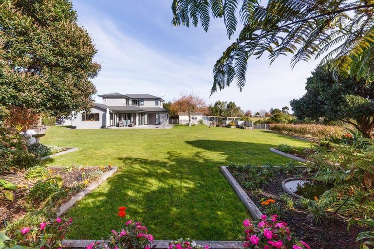 Photo of property in 27 Abby Road, Fitzherbert, Palmerston North, 4410
