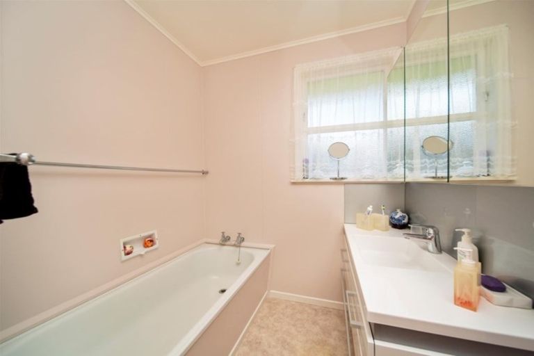 Photo of property in 9 Ropata Street, Hawera, 4610