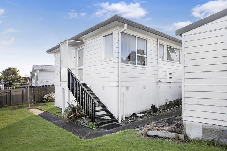 Photo of property in 1/14 Silver Creek Road, Weymouth, Auckland, 2103
