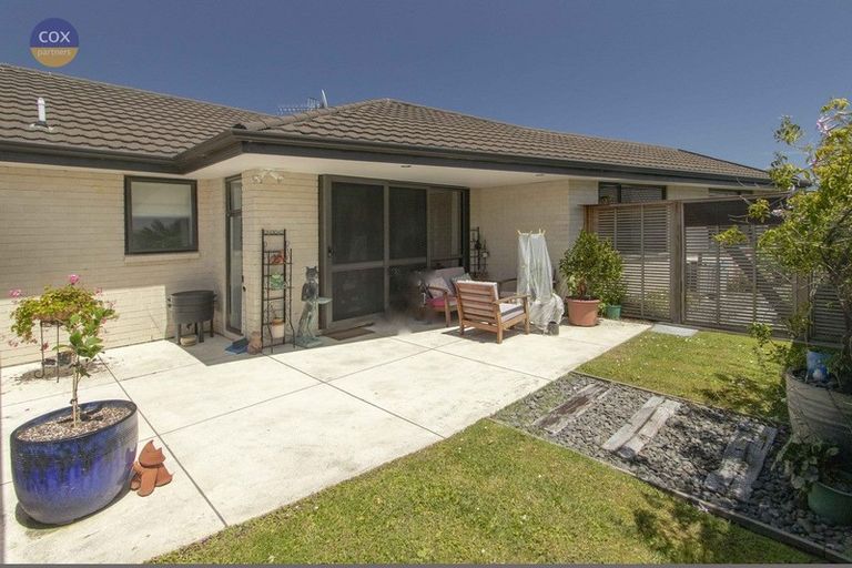 Photo of property in 12 Portland Place, Poraiti, Napier, 4112