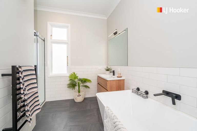 Photo of property in 65 Hargest Crescent, Saint Kilda, Dunedin, 9012
