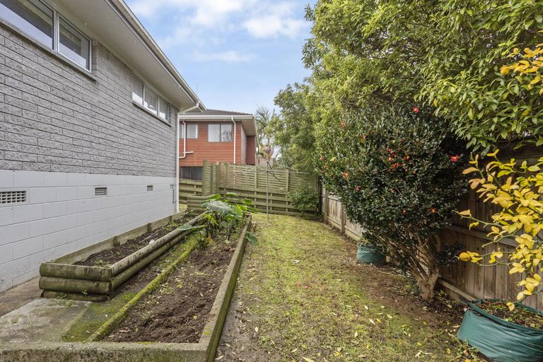 Photo of property in 2/12 Park Estate Road, Rosehill, Papakura, 2113