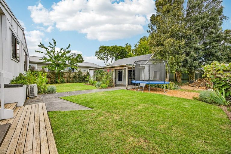 Photo of property in 53 Cambridge Road, Riverhead, 0820