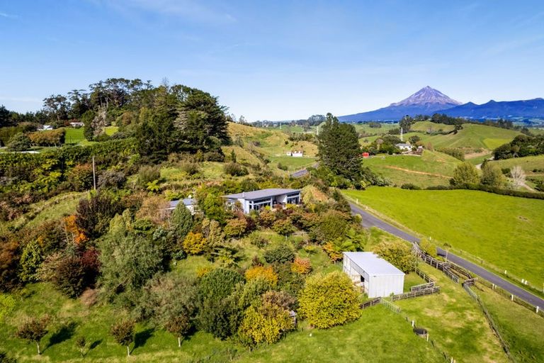 Photo of property in 10 Allan Road, Burgess Park, New Plymouth, 4371