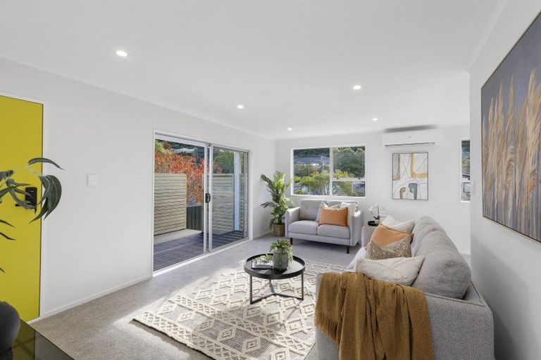 Photo of property in 24 Hartford Crescent, Totara Park, Upper Hutt, 5018