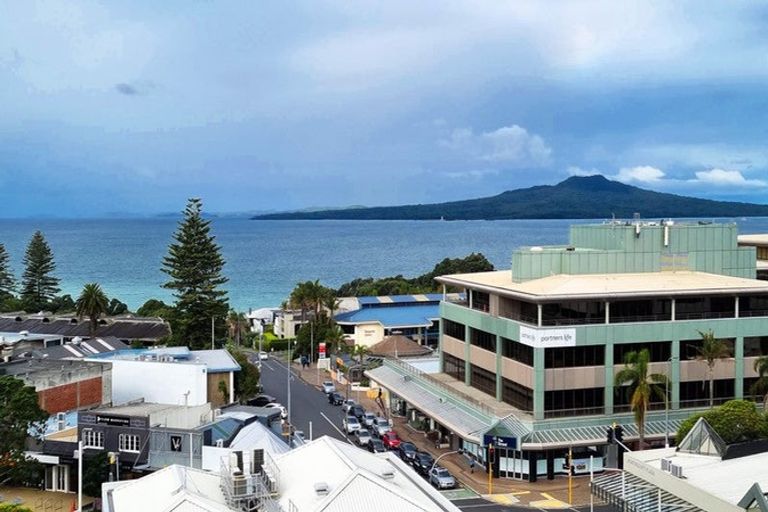 Photo of property in Sentinel Apartments, 802/3 Northcroft Street, Takapuna, Auckland, 0622