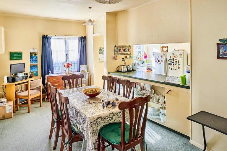Photo of property in 4 Cambridge Street, Tawa, Wellington, 5028