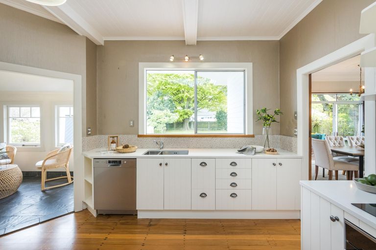 Photo of property in 11 Elmira Avenue, Hokowhitu, Palmerston North, 4410