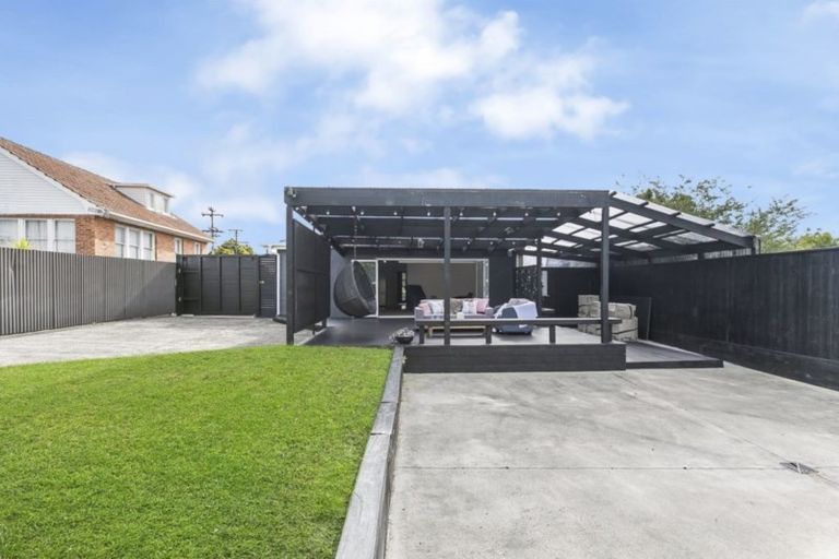 Photo of property in 142 Titirangi Road, New Lynn, Auckland, 0600