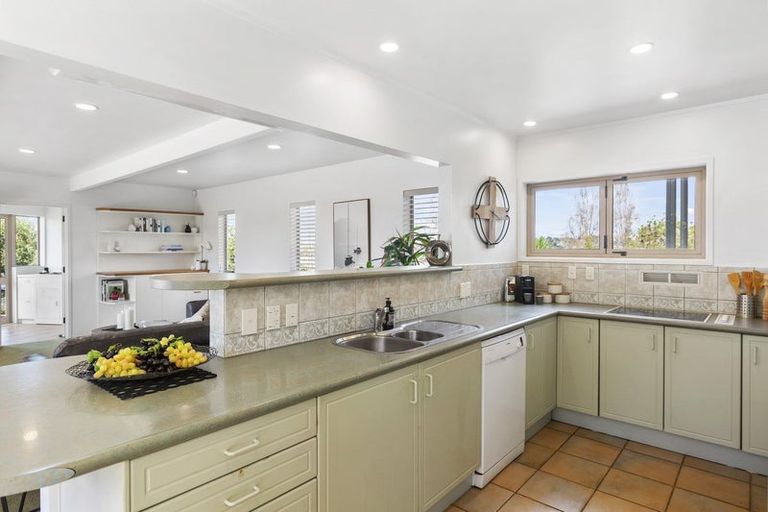 Photo of property in 825 Beach Road, Browns Bay, Auckland, 0630