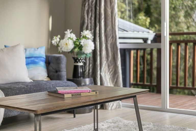 Photo of property in 10 Springtime Crescent, Stanmore Bay, Whangaparaoa, 0932