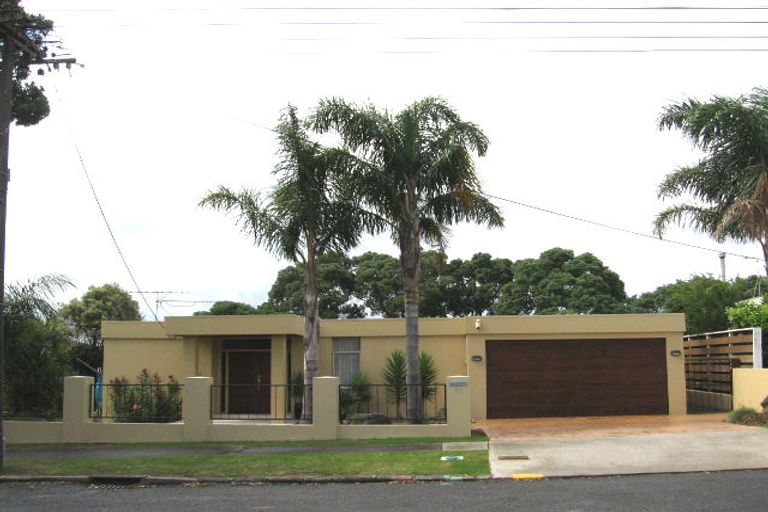 Photo of property in 23 Heath Avenue, Northcote, Auckland, 0627