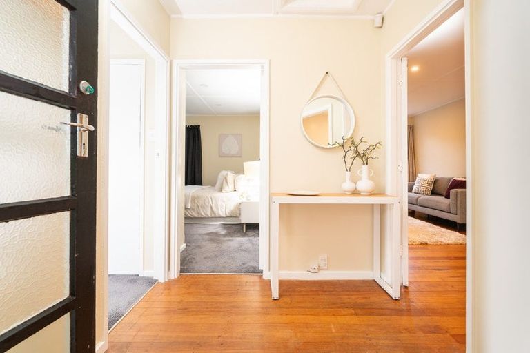 Photo of property in 11 Warwick Street, Wilton, Wellington, 6012