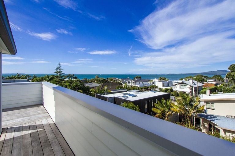 Photo of property in 17 Ocean View Road, Milford, Auckland, 0620
