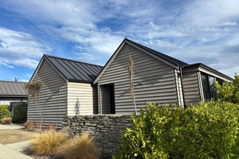 Photo of property in 6 Kokako Lane, Jacks Point, Queenstown, 9371