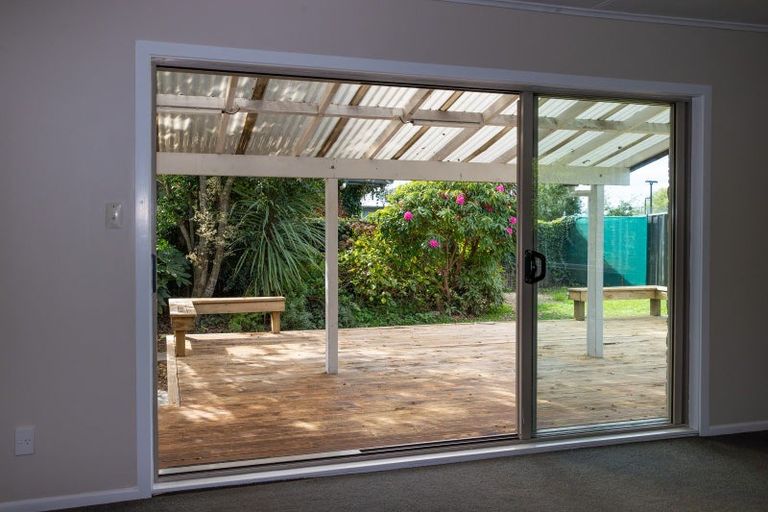 Photo of property in 16 Lipscombe Crescent, Havelock North, 4130