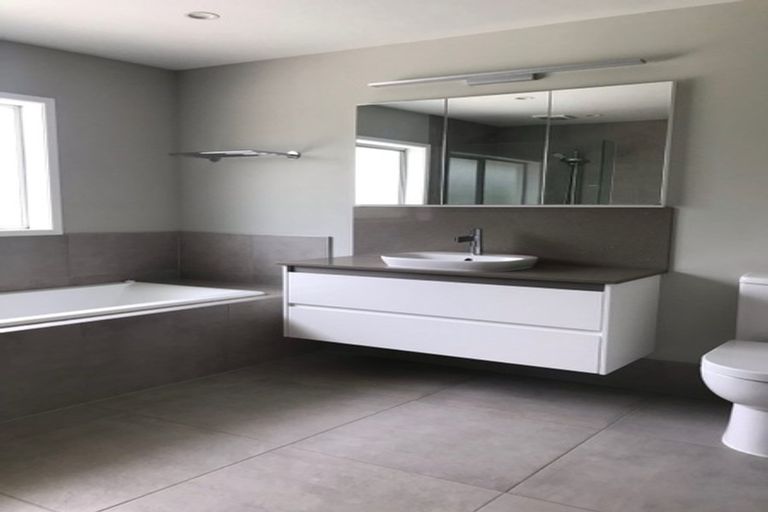 Photo of property in 79 Tawa Road, Kumeu, 0891