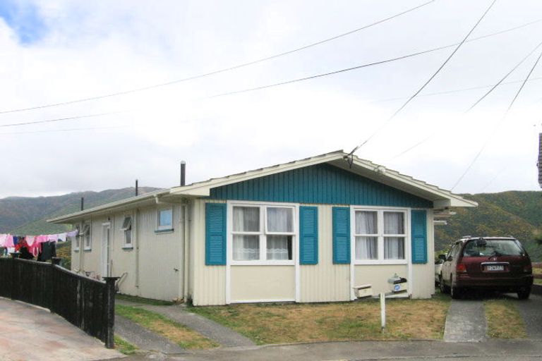 Photo of property in 17 Baffin Grove, Kingston, Wellington, 6021