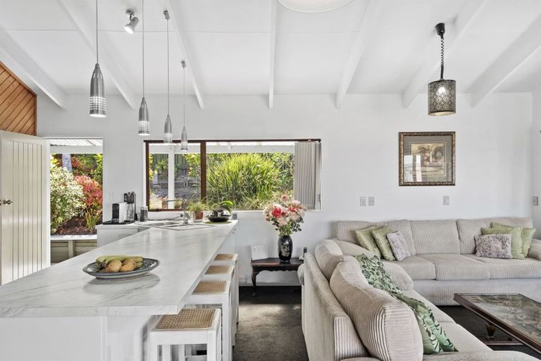 Photo of property in 12 Da Vinci Place, West Harbour, Auckland, 0618