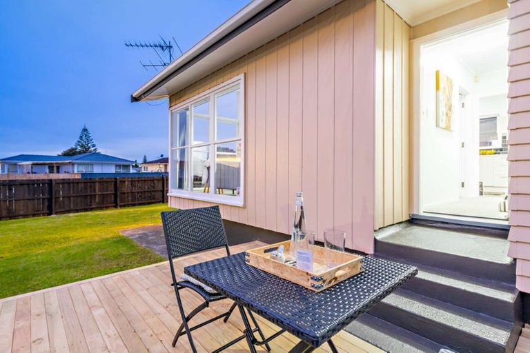 Photo of property in 8 Harrow Place, Manurewa, Auckland, 2102