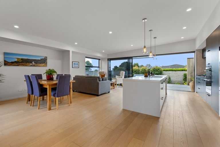 Photo of property in 1156a South Road, Oakura, 4314