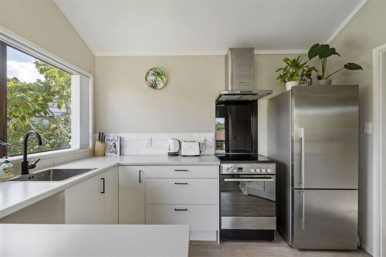 Photo of property in 1/7 Newstead Avenue, Browns Bay, Auckland, 0632