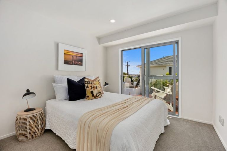 Photo of property in 1/66 Browns Bay Road, Rothesay Bay, Auckland, 0630